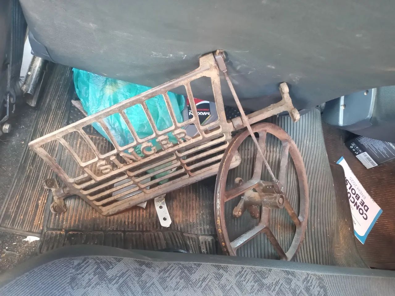 Peça antiga de máquina de costura Singer