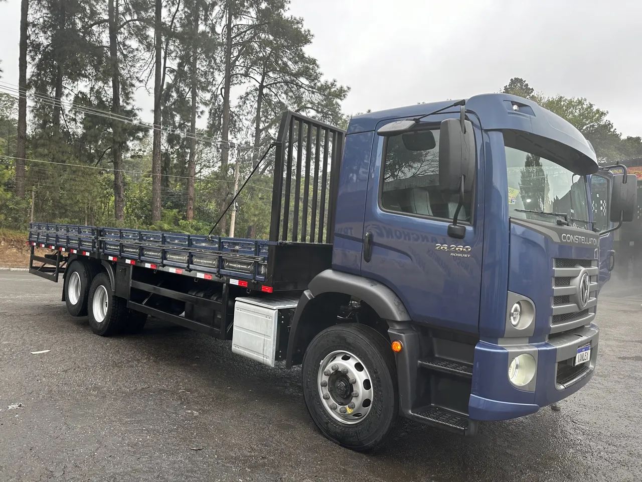 Vw 26260 2024 6x2 truck carroceria 22.000km pneus novos 