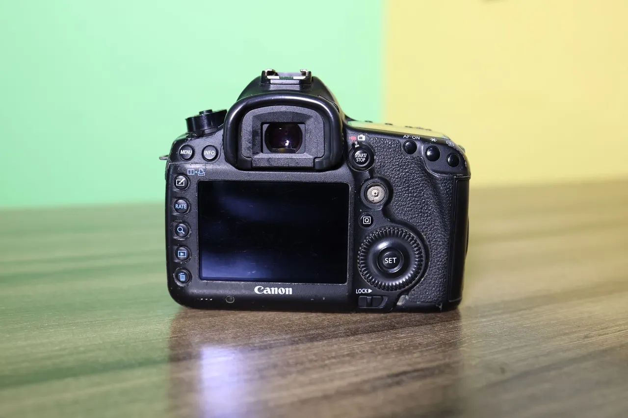 Câmera Canon 5D Mark lll + Duas lentes  - Foto 2