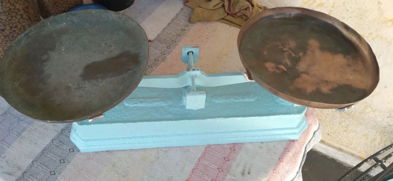 Balança antiga de dois pratos funcionando perfeitamente  - Foto 4