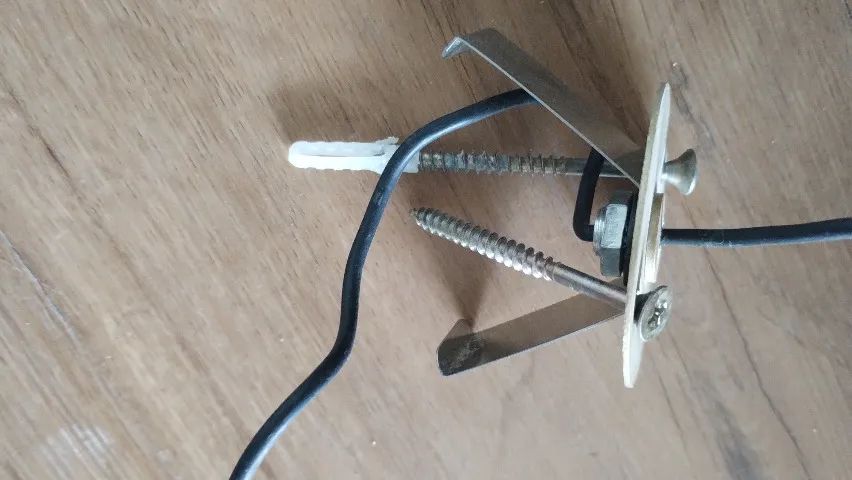 Lustre Pendente Dourado / Branco 4 globos Qualit Orbit Sala de Jantar - Foto 4