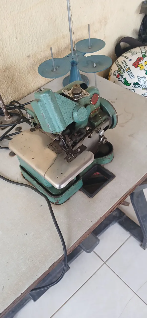 Máquina overlock