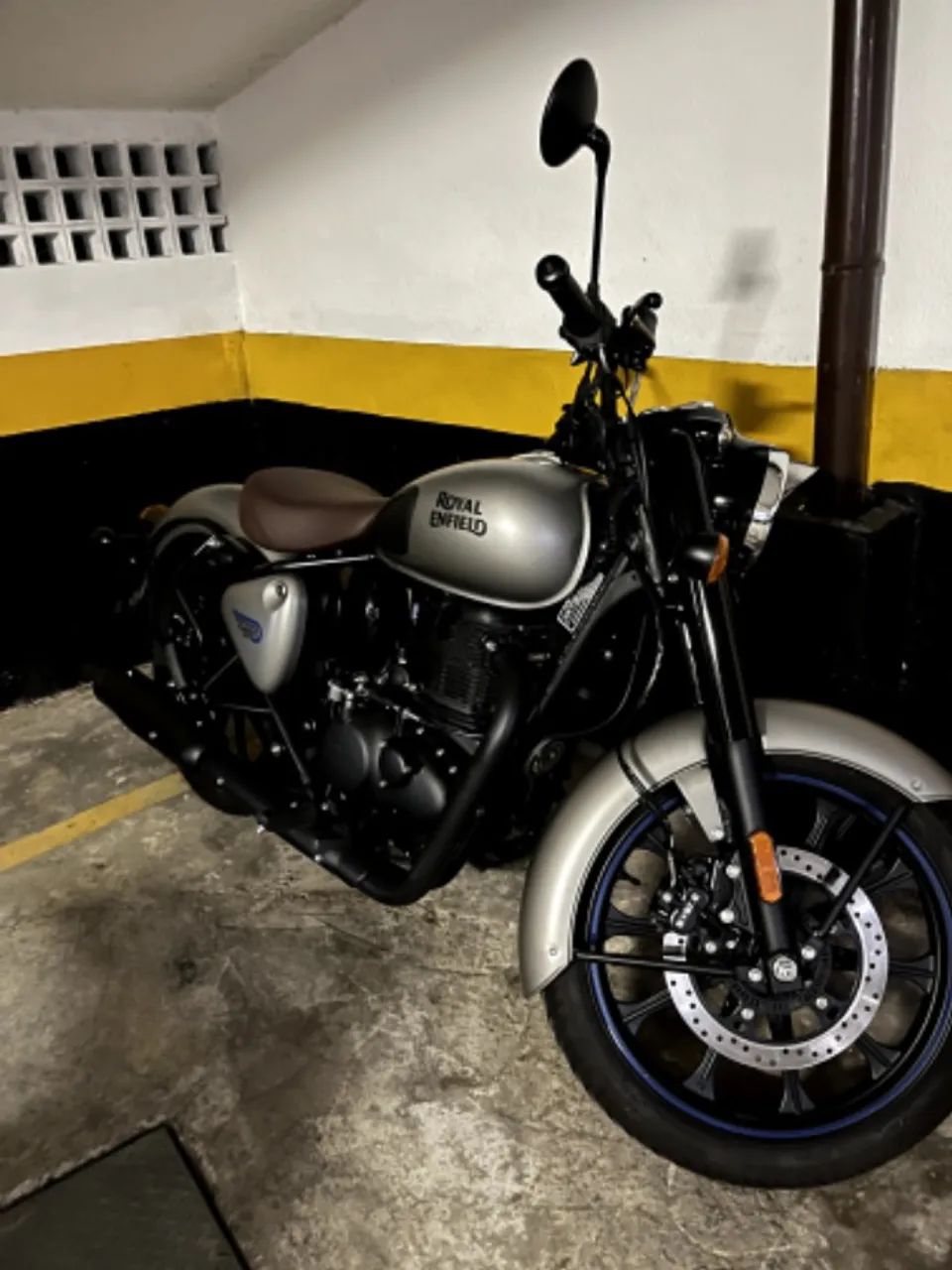 Royal Enfild Classic 350 Dark 2024 com 3.700 Km  R$ 22.500 - Foto 2