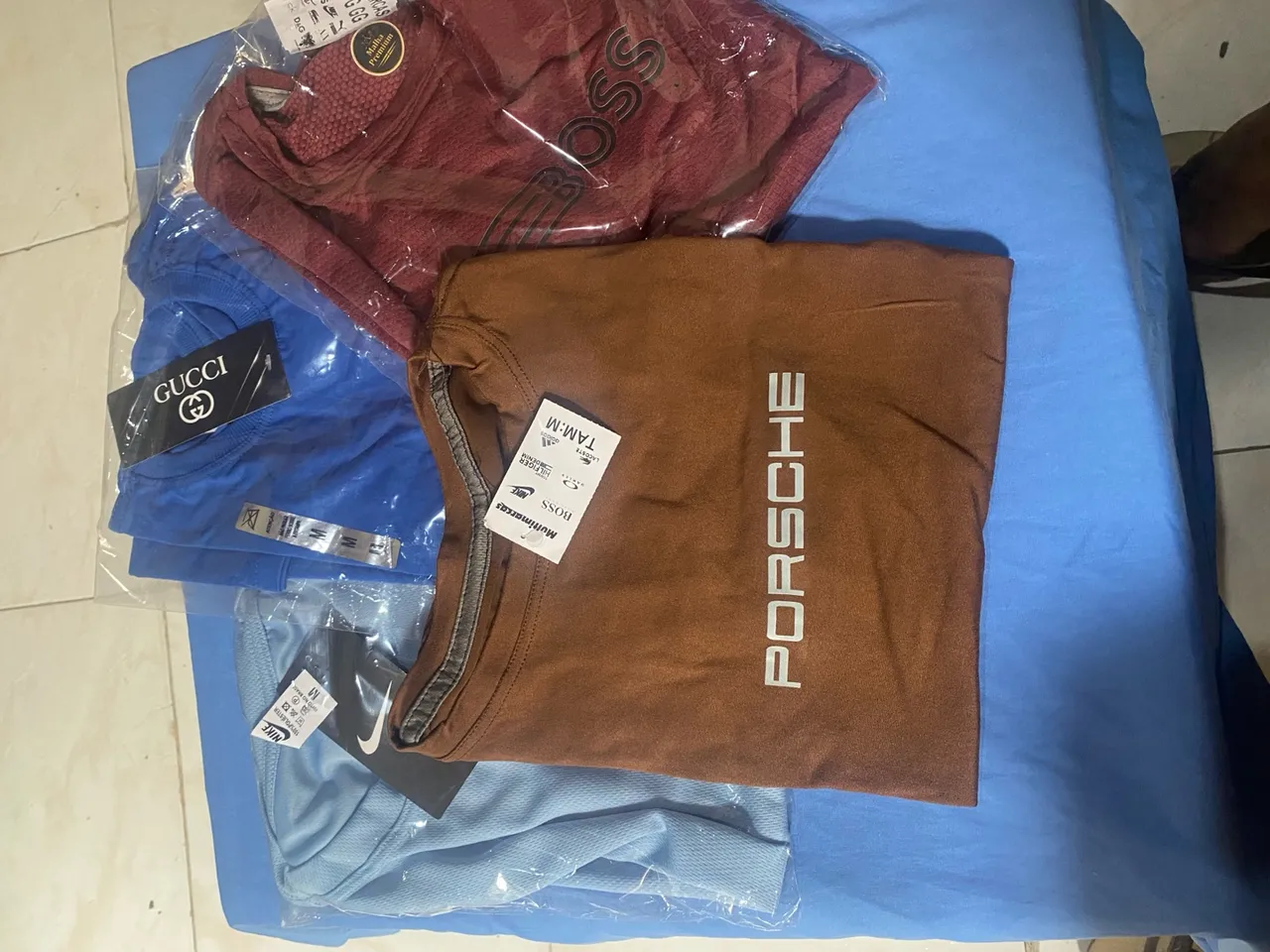 Camisetas de marca (Gucci, Boss, Nike, Porsche)