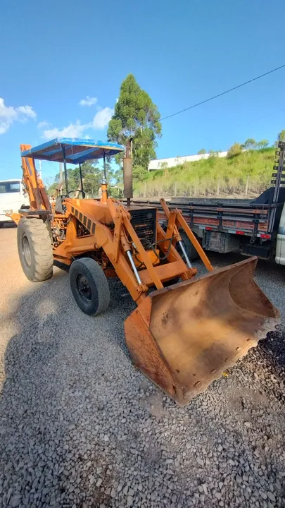 Retroescavadeira CASE 580E Relíquia