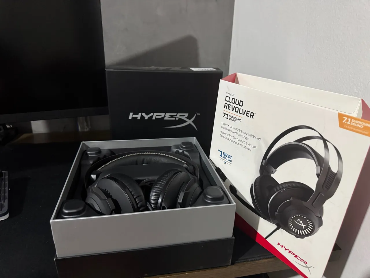 Fone de Ouvido Gamer HyperX Cloud Revolver 7.1