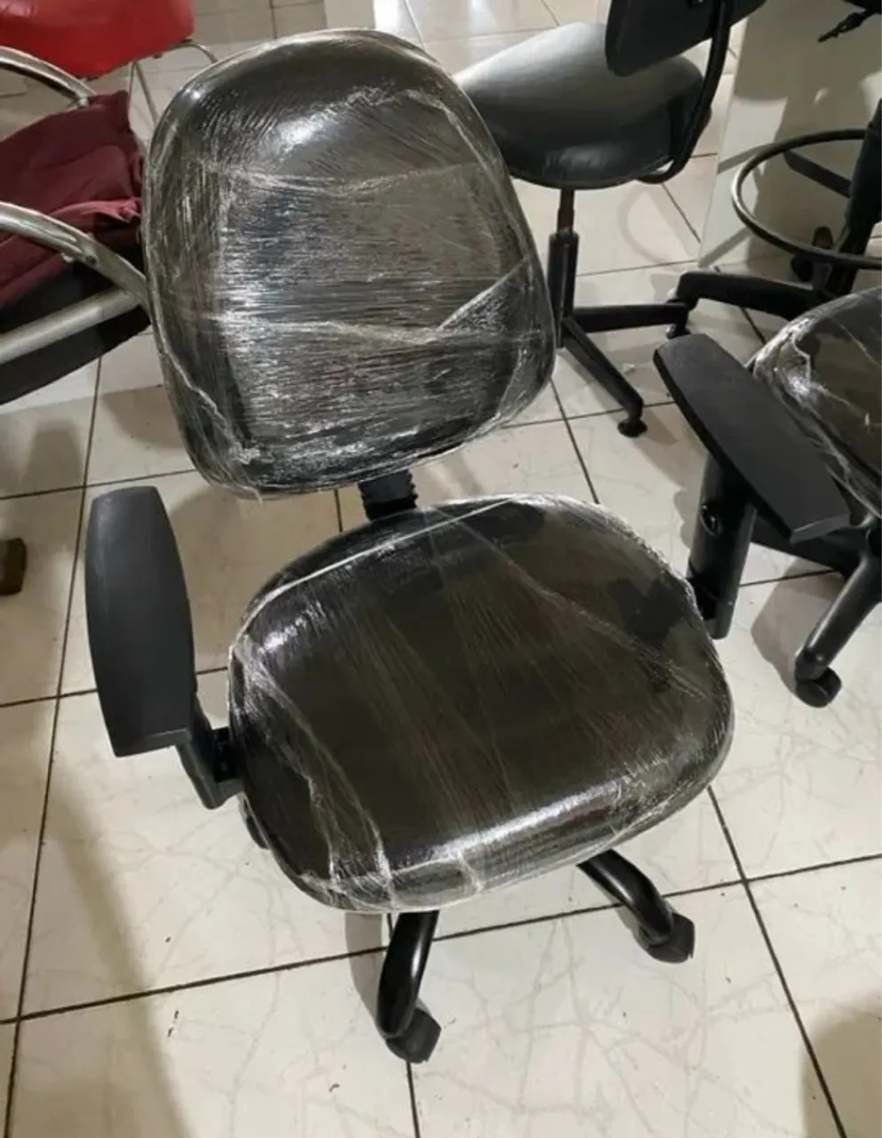 cadeira diretor com braço em T nova