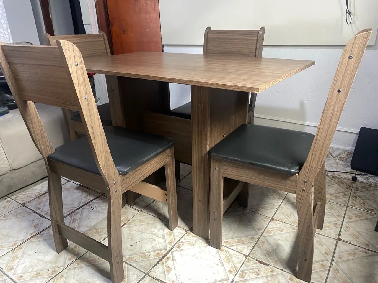 Mesa com 4 cadeiras entrego - Foto 4