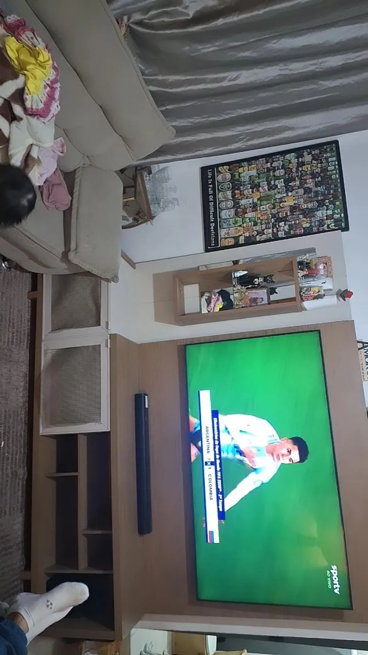 Móvel para TV de até 70 polegadas com nichos e painel