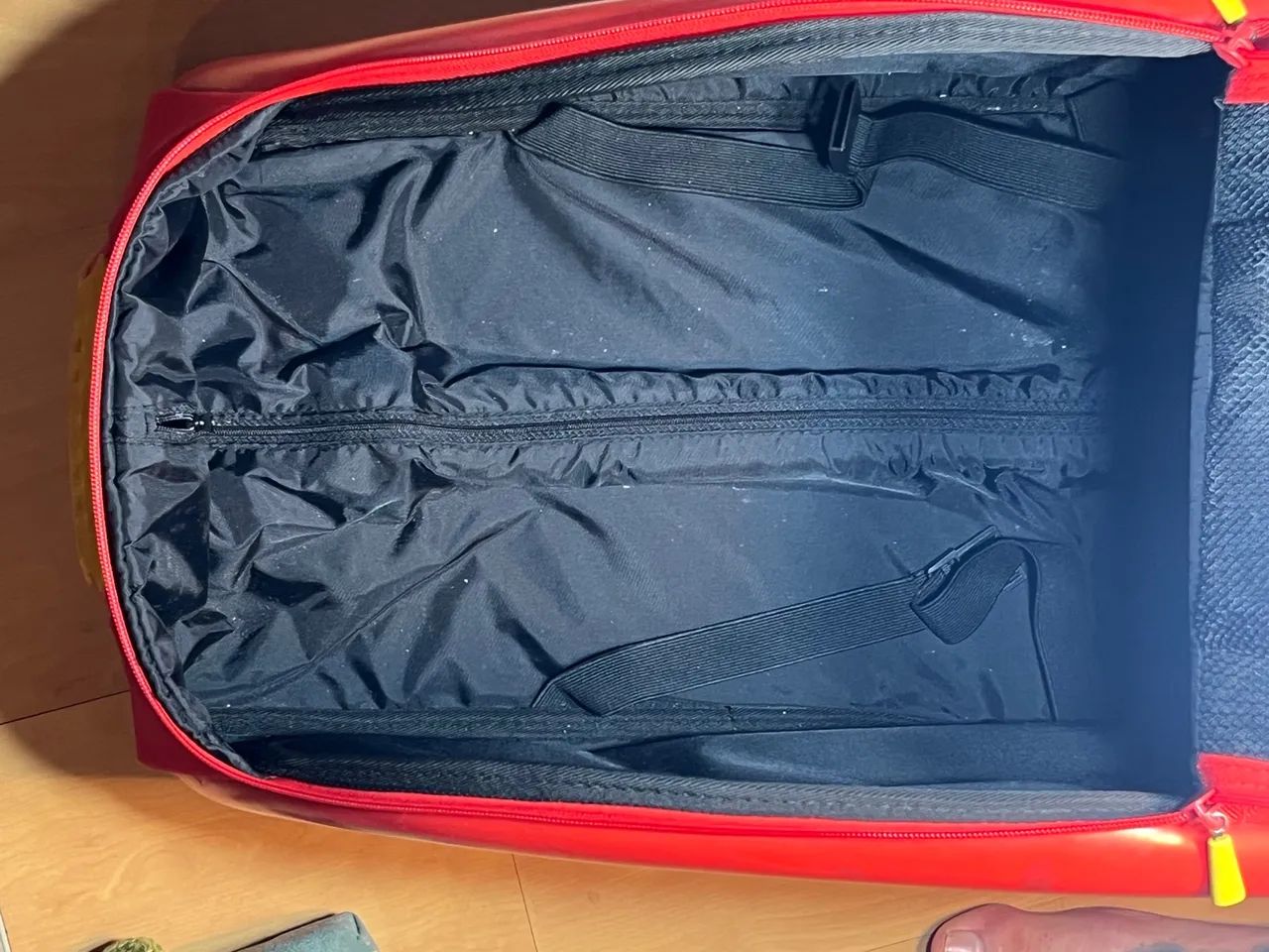 AITENTICA  Mochila Ferrari COM SELO DE AUTENTICIDADE FERRARI COMPRADA NA EUROPA - Foto 9