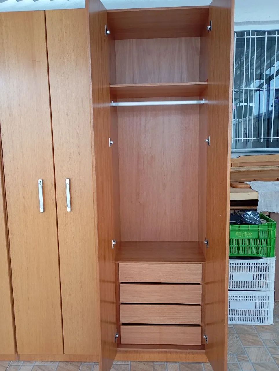 Guarda-roupa de 6 portas de madeira maciça - Foto 2