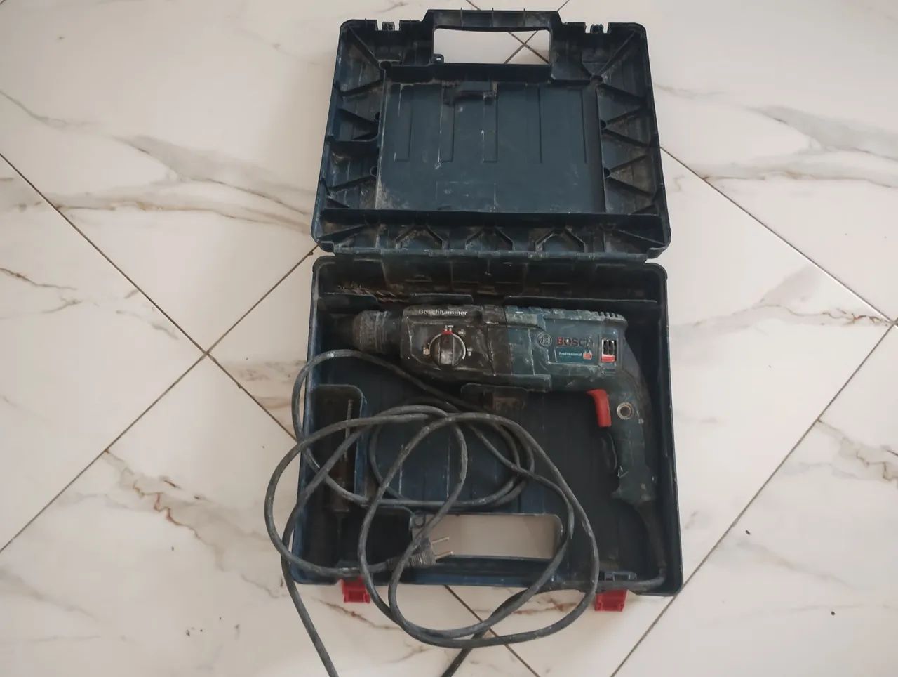 Furadeira Bosch com Maleta - Excelente Estado - Foto 3