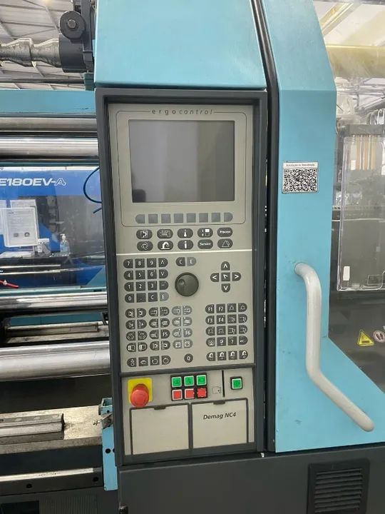 Máquina Injetora Sumitomo Demag 250 ton.