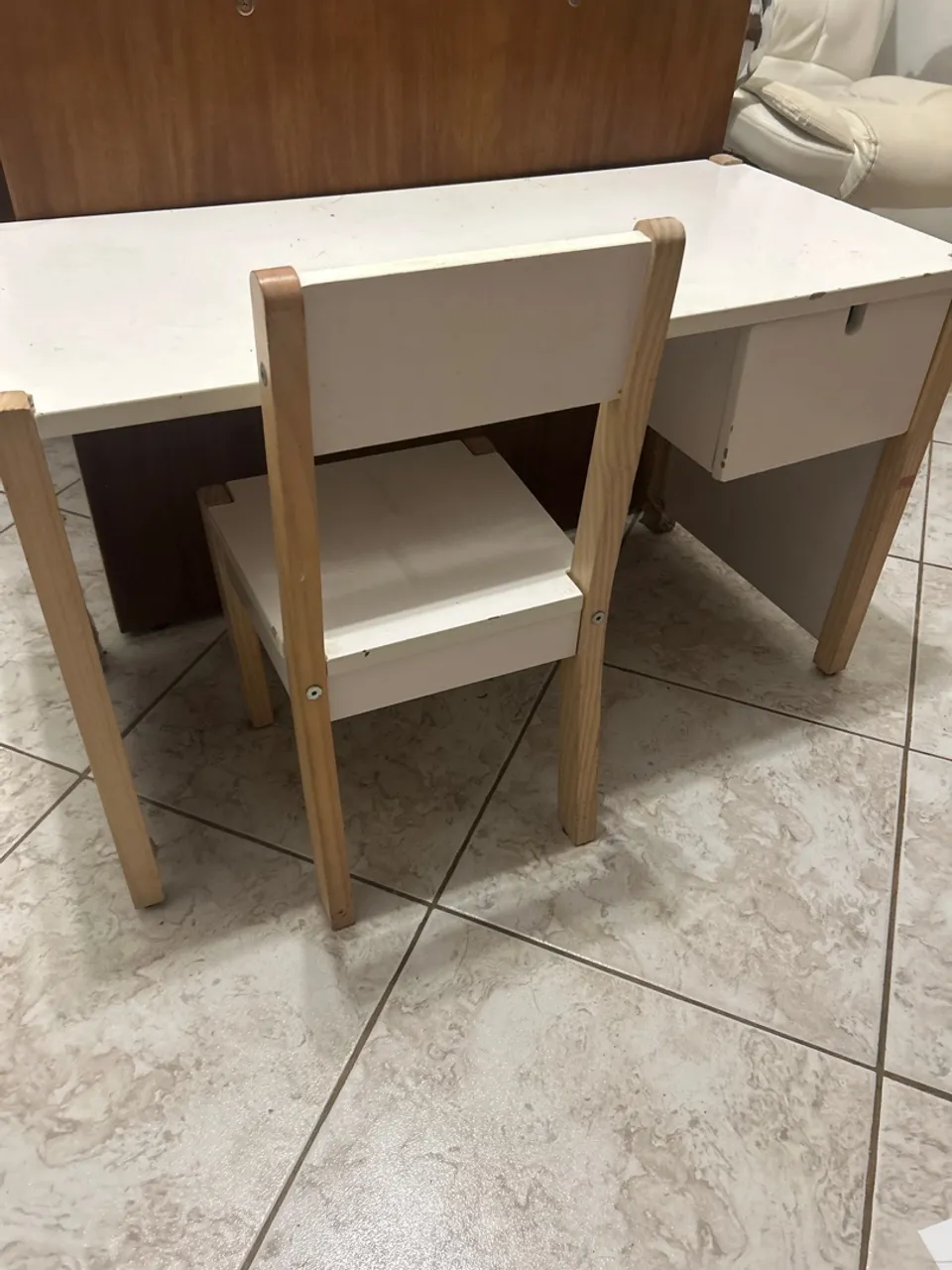 Conjunto Escrivaninha Infantil - Branco e Madeira