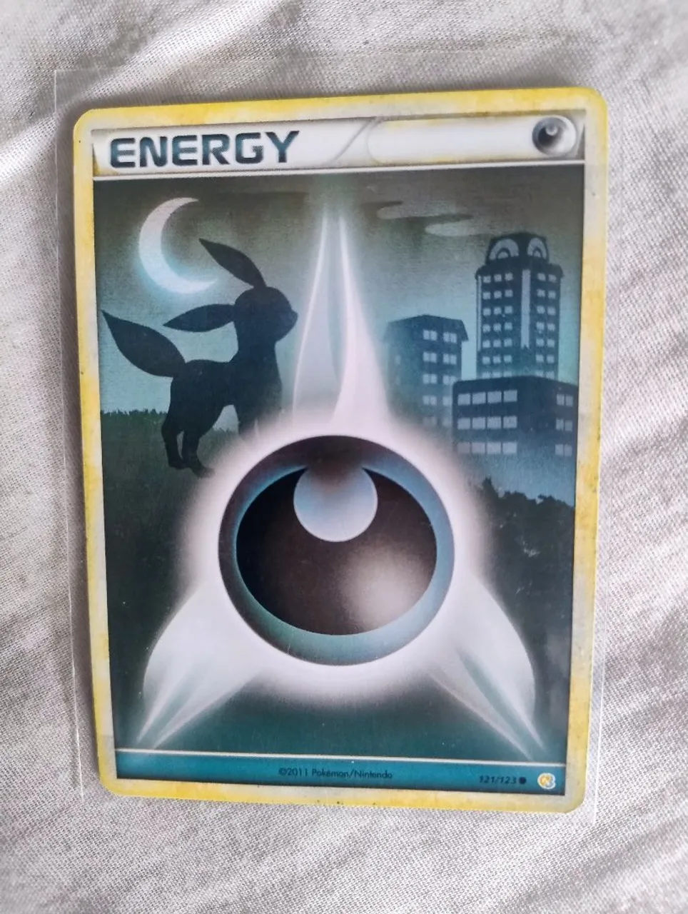 Carta Pokémon Dark Energy 121/123 - Colecionador