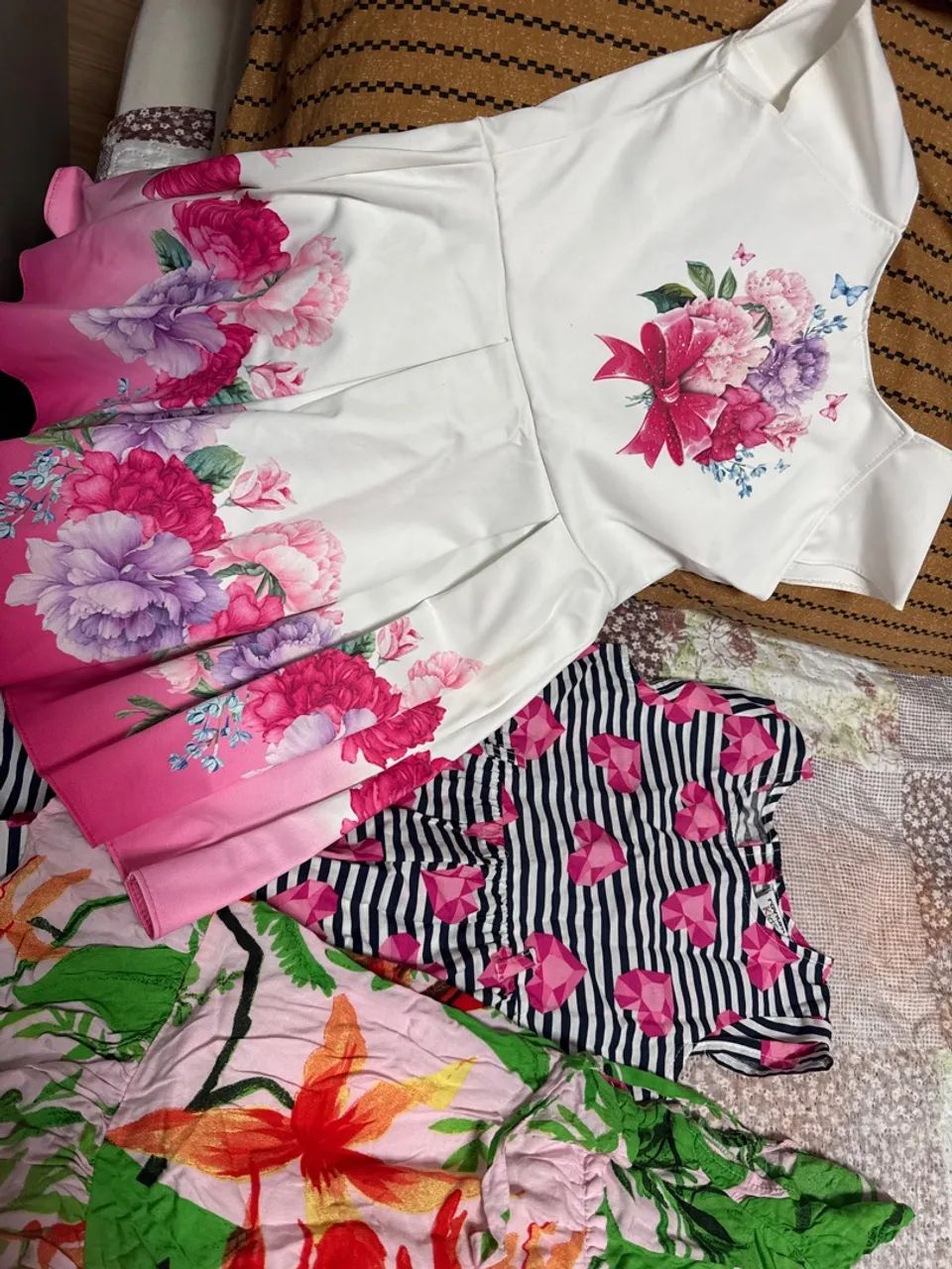 4 vestidinhos q veste até 5 anos - Foto 3