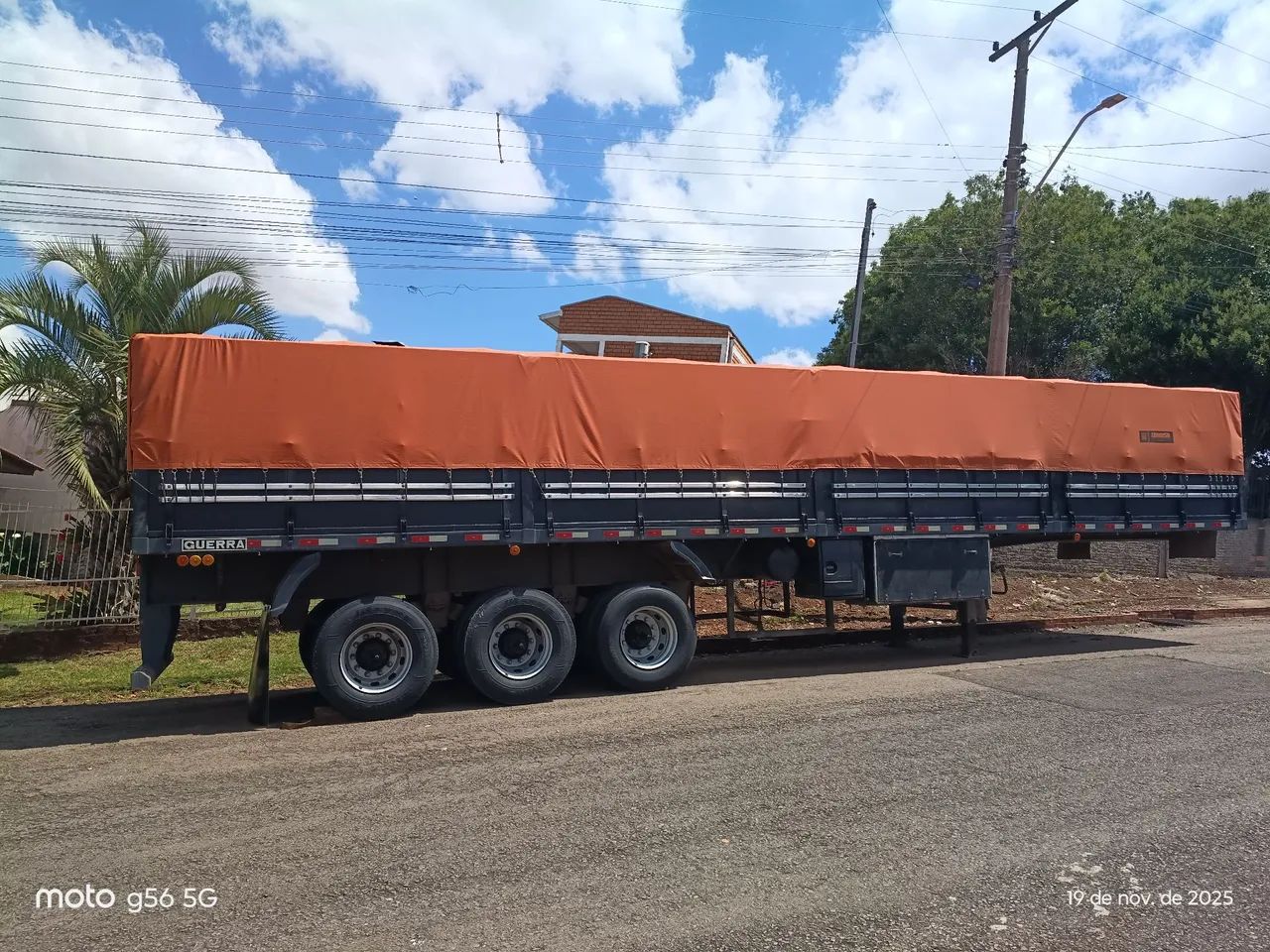 Carreta graneleira LS guerra ano 2011 com pneus e geladeira 