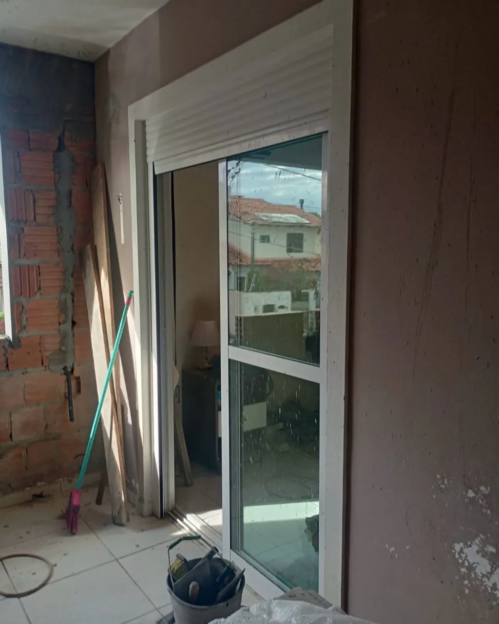Vende-se 2 portas e 1 janela 