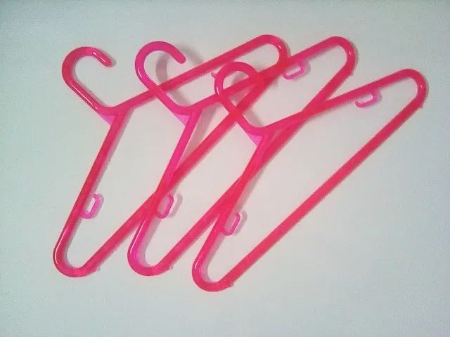 Cabides Coloridos de Acrílico com 30 contendo 6 de cada cor - Foto 4