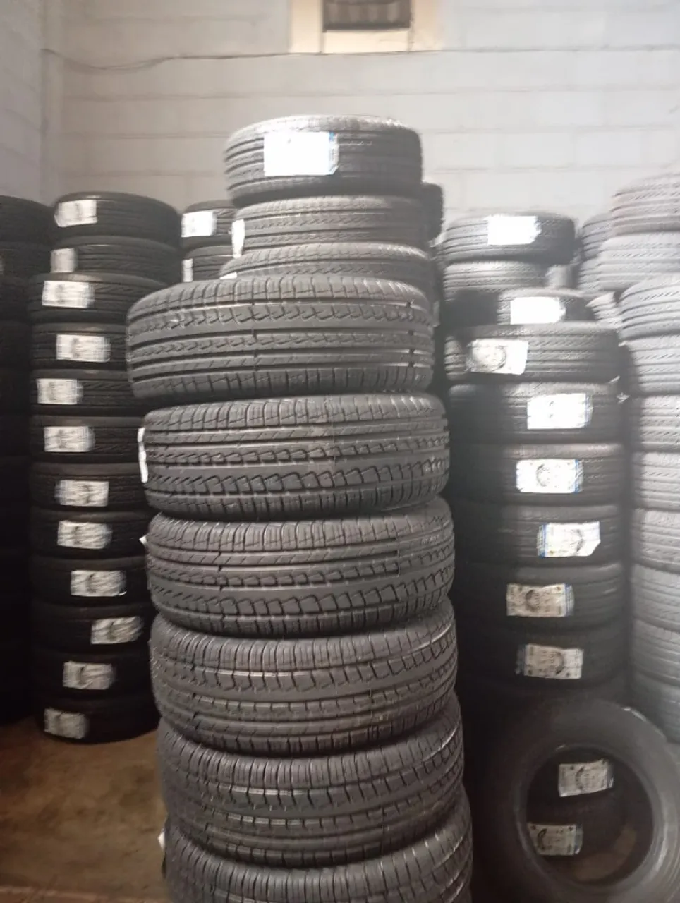 Acelere suas aventuras com pneus remold RL qualidade por apenas 180,00 195/55-15