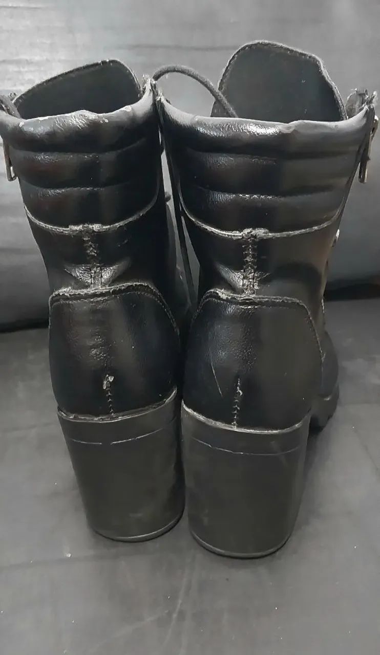 Botas Femininas Tratoradas Cano Curto - Preto - Foto 2