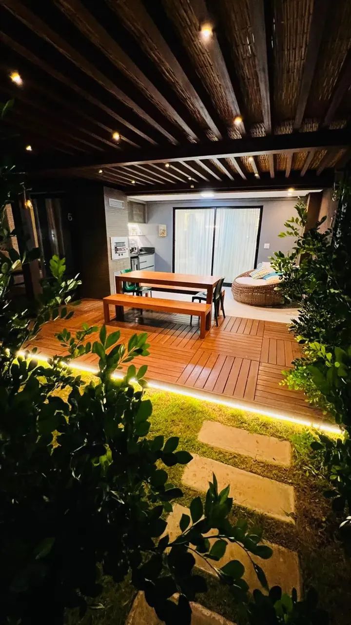 Village no Condomínio Villa Giardino em PATAMARES com 131m², finamente decorada