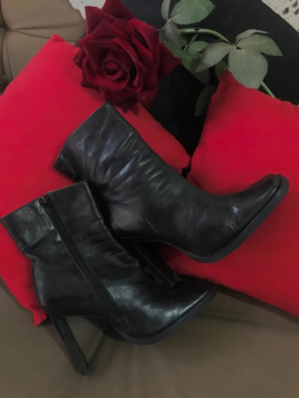 Bota preta de couro 