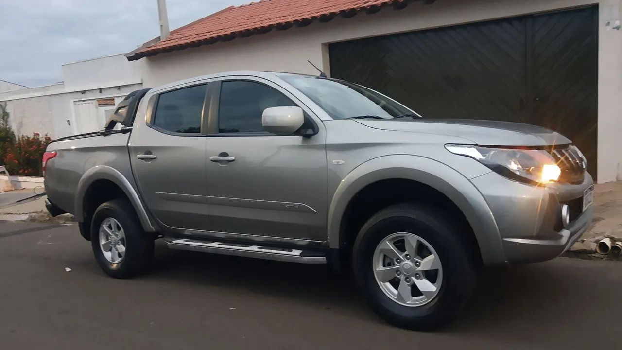 L200 Triton Automática 74 mil km