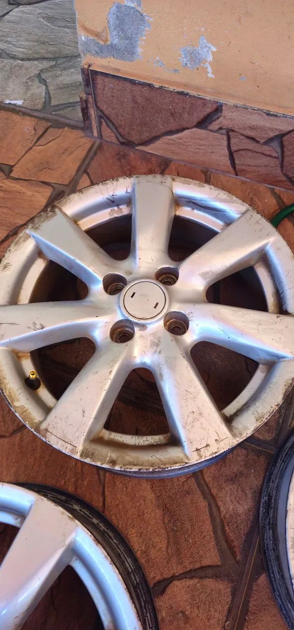 Rodas de liga leve Nissan Versa/March aro 15 - Foto 3