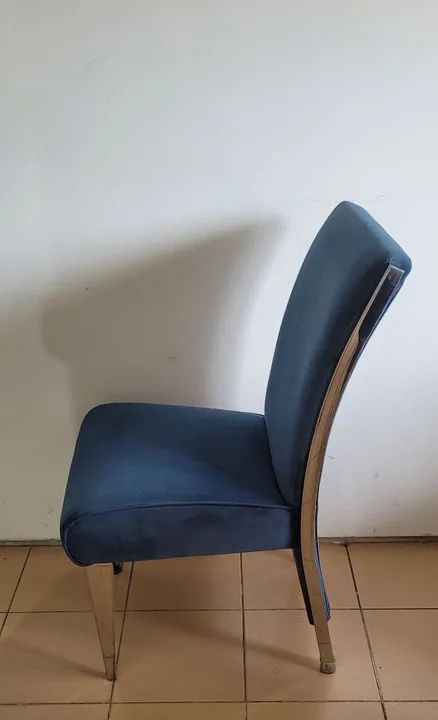 Conjunto de 4 cadeiras inox e veludo - Foto 4