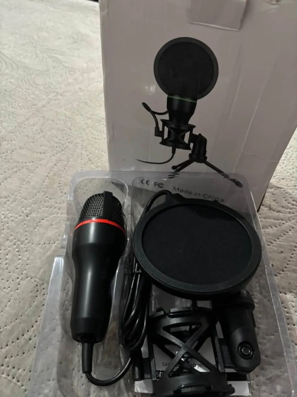 Microfone de mesa RGB com cancelamento de ruído - Foto 2