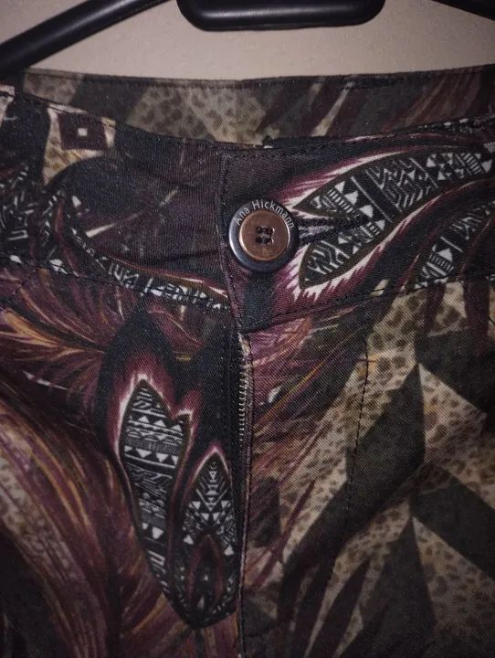 Calça estampada Ana Hickmann. ORIGINAL. COM ELASTANO. TAMANHO P.