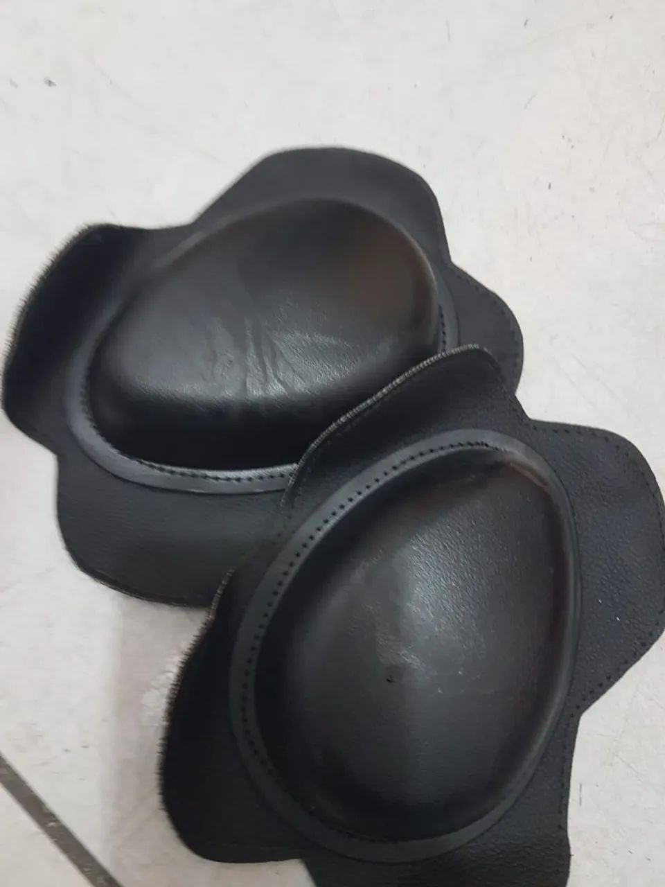 Joelheiras saboneteiras p/ macacão de couro Esportes Radicais - Foto 6