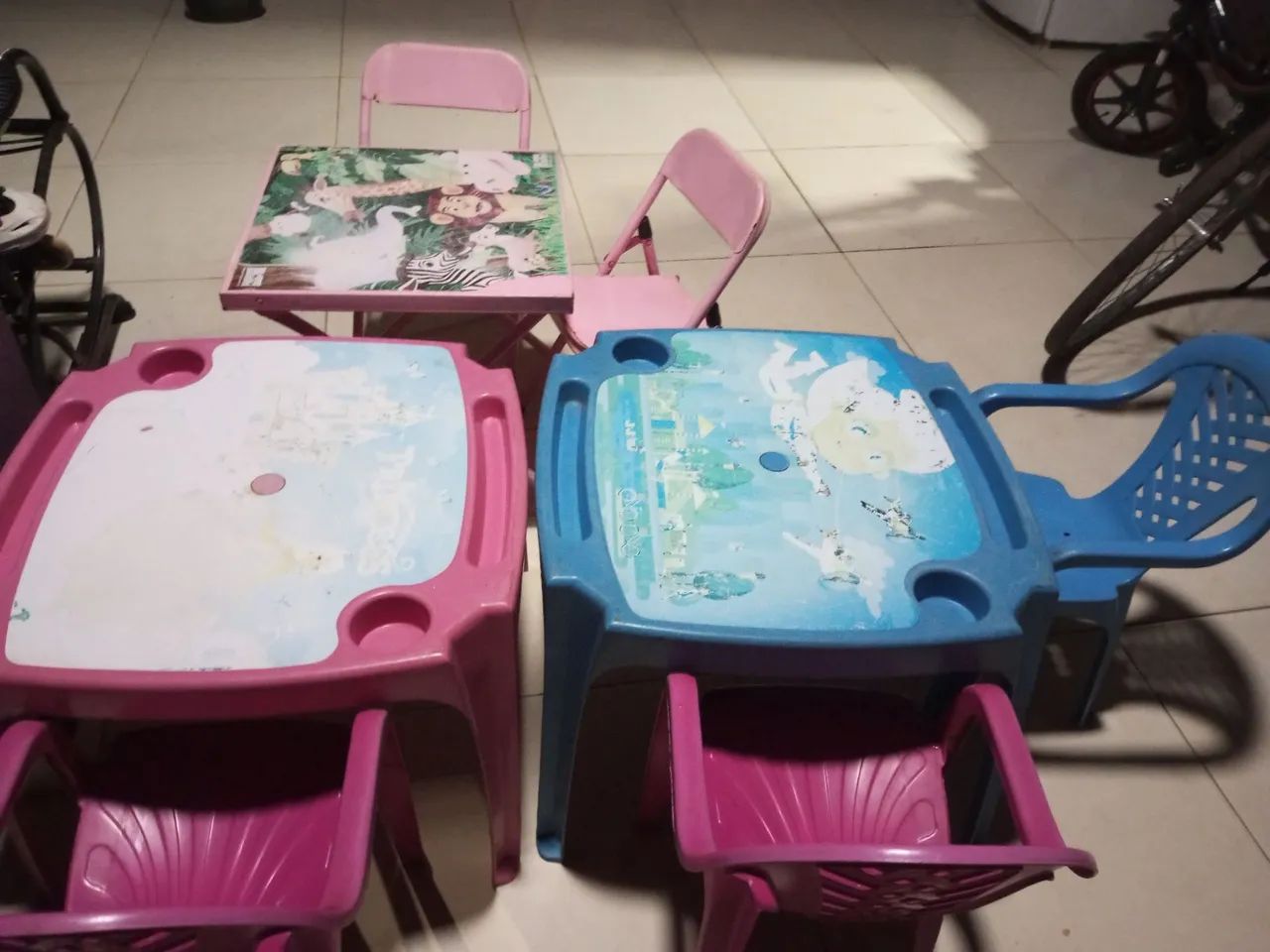 Conjunto de Mesa e Cadeiras Infantil