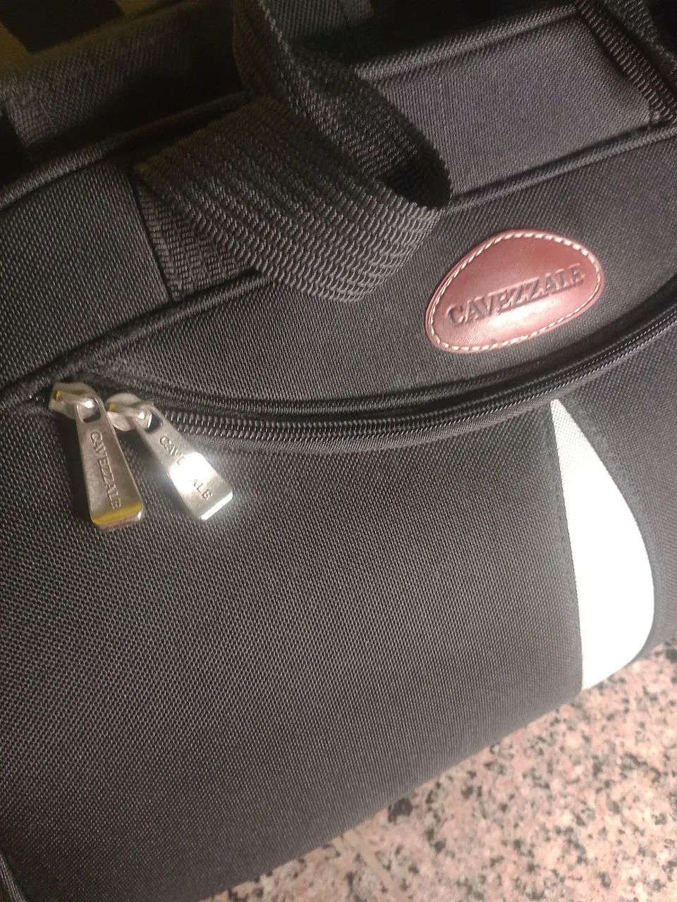 Bolsa de mão preta com detalhe - Foto 2