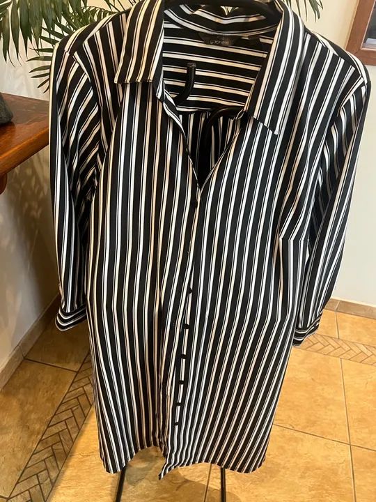 Camisa listrada preta e branca