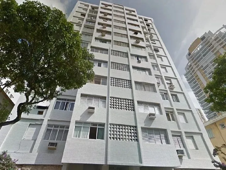 Sala living com 35,50 m² - Prédio em frente à praia - Embaré