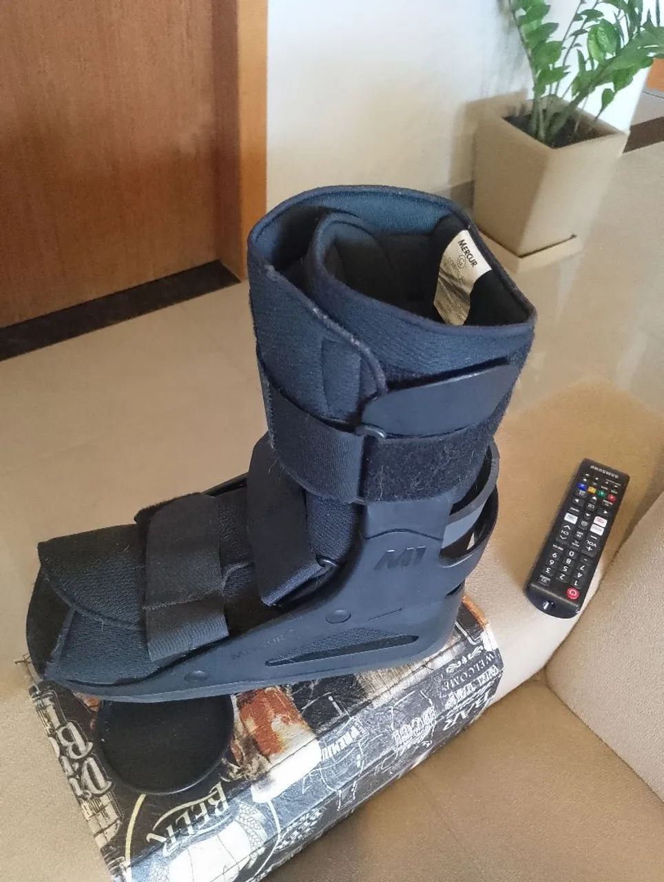 Bota ortopédica para imobilização de tornozelo