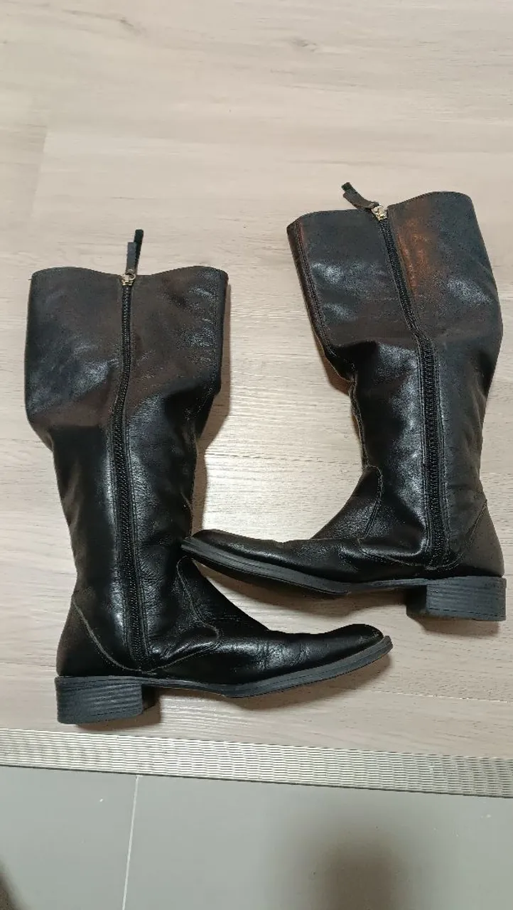 Botas de Couro Femininas Preta 35
