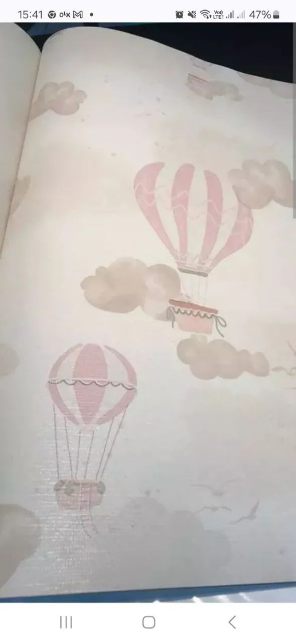 Papel de parede lindo com balões de ar quente rosa