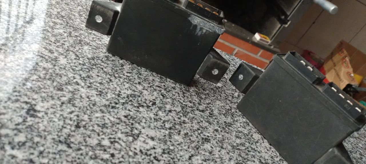 Vendo relé de seta da escania 112  - Foto 6