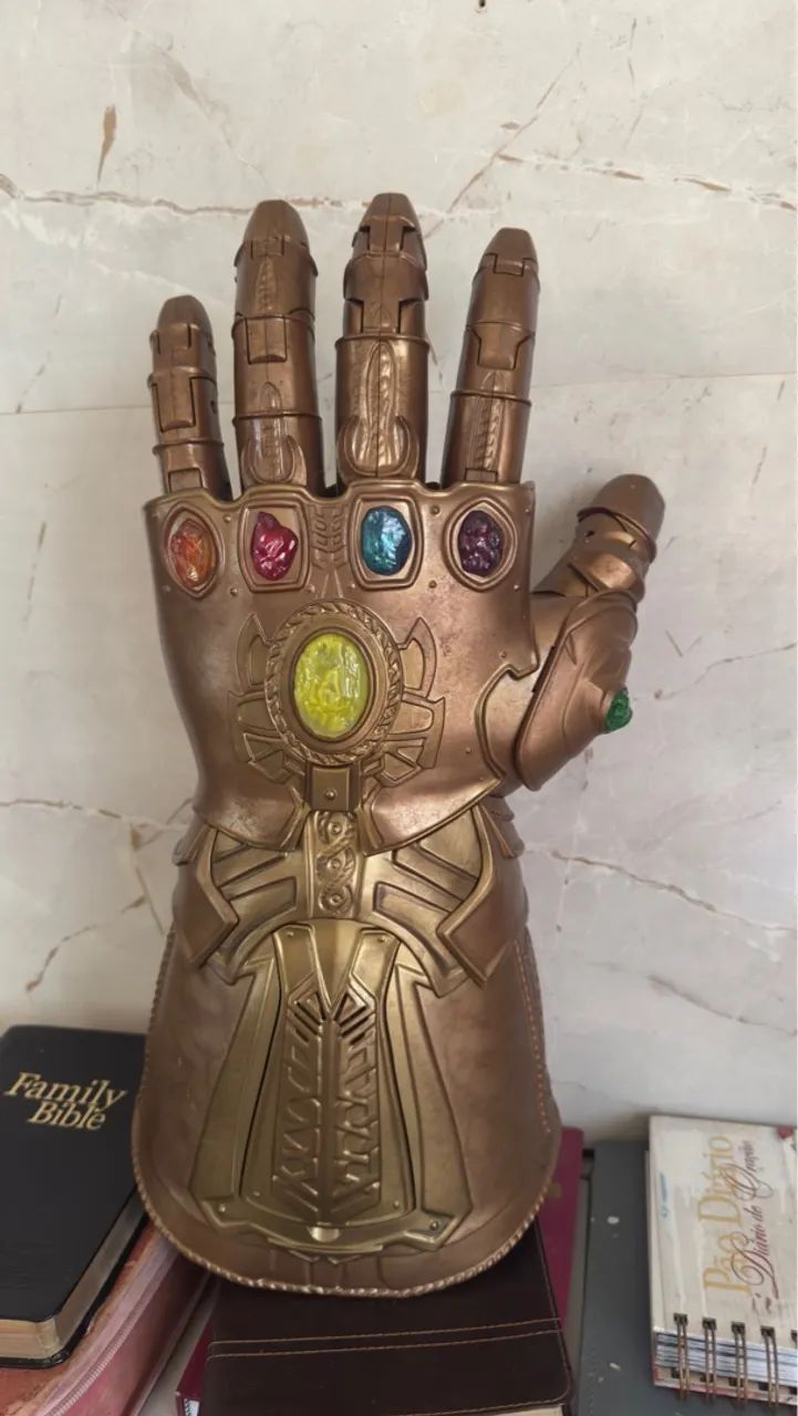 Manopla do Infinito - Réplica
