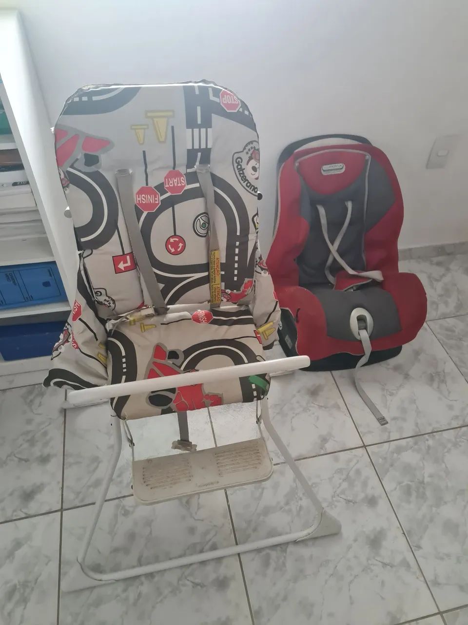 Cadeirinha de alimentação e bebê conforto