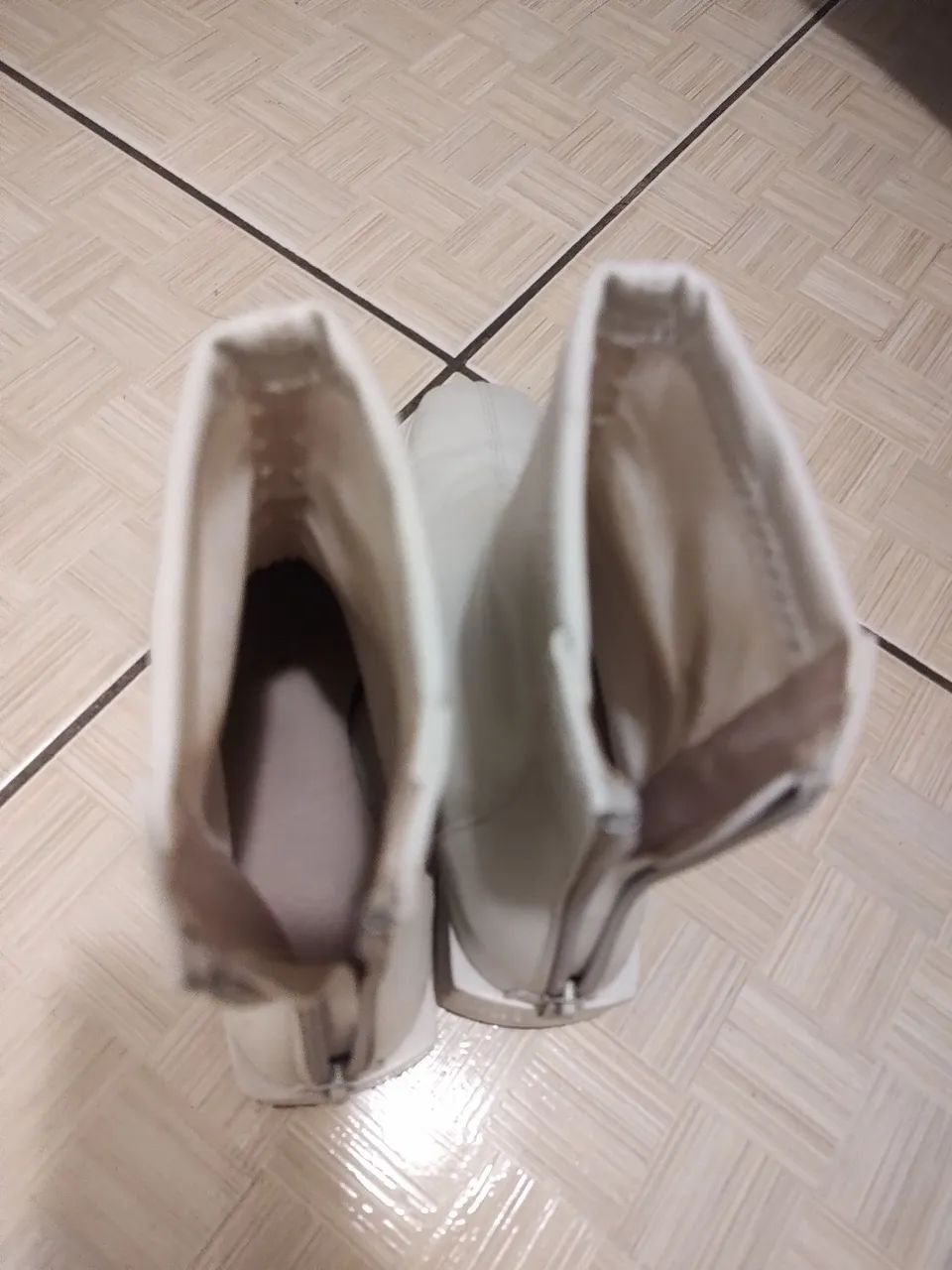 Bota Feminina Off white tam 33  - Foto 3
