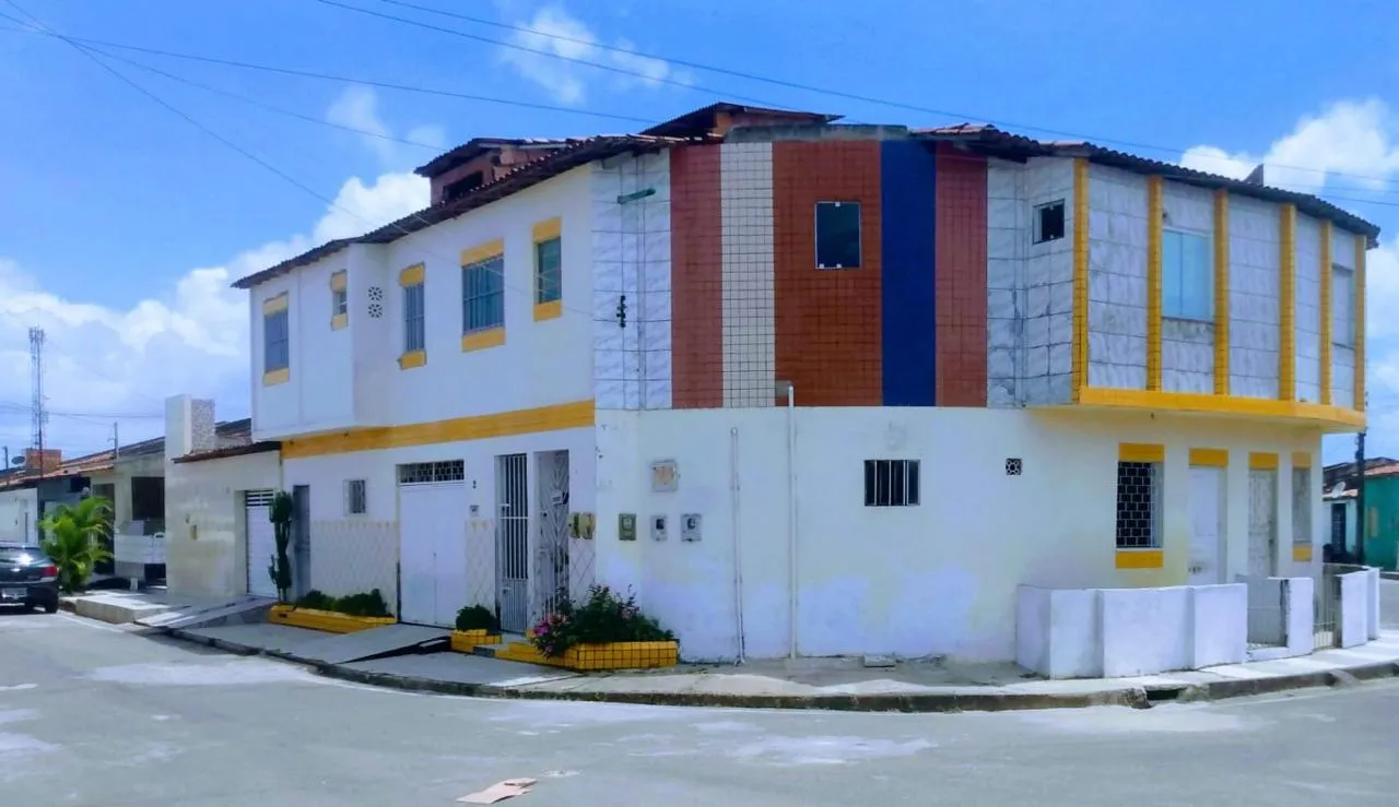 Imóvel para venda tem 180 metros quadrados com 8 quartos