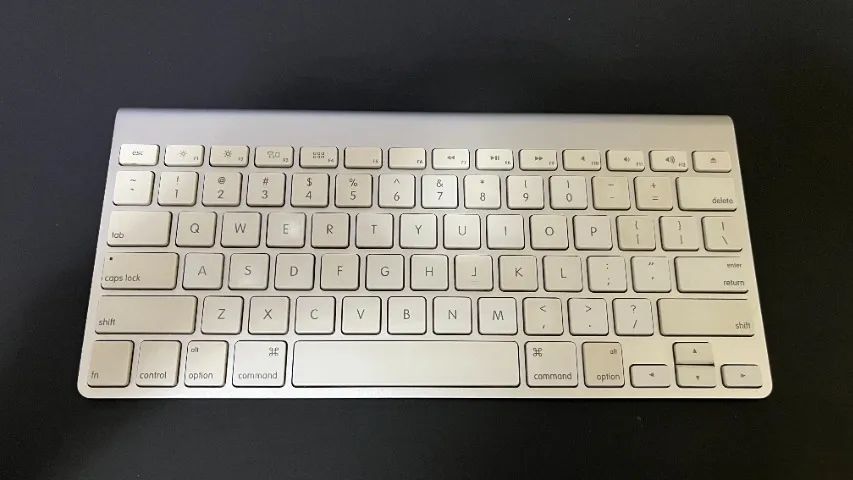 Teclado Apple Magic Keyboard a Pilhas (A1314)