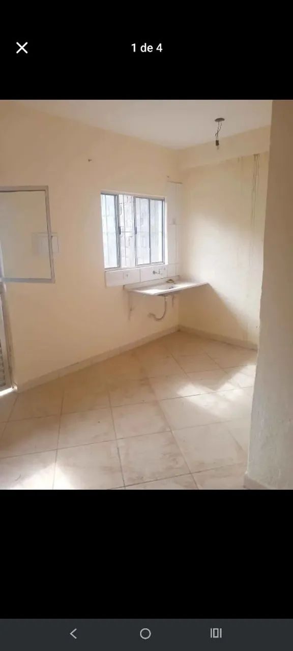 Casa 2 cômodos + banheiro e garagem