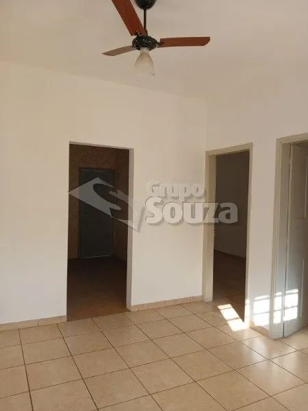casa no Centro com 2 quartos para alugar - Foto 5