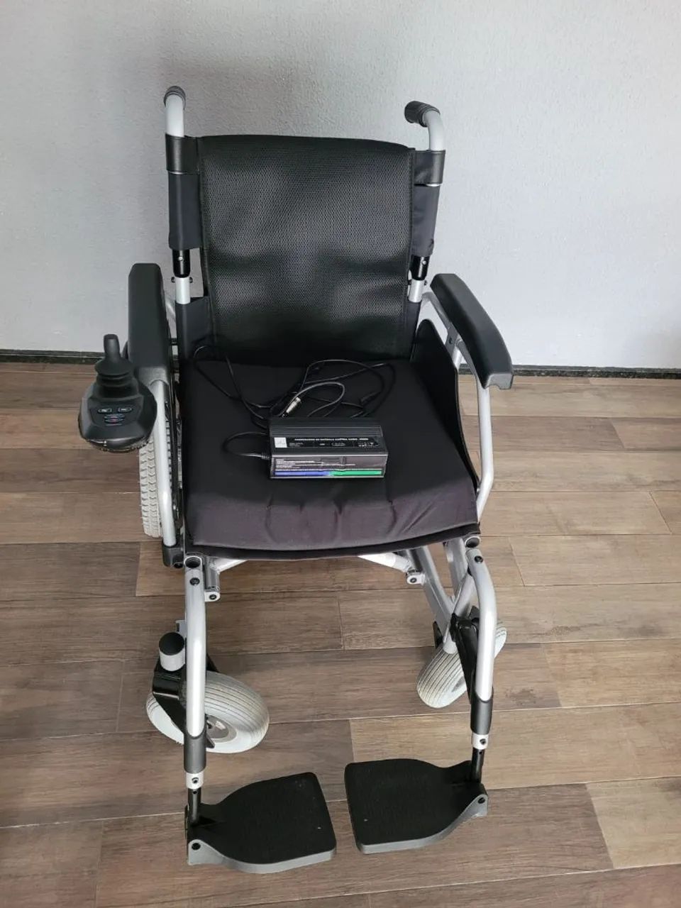 Cadeira de rodas motorizada - Foto 3