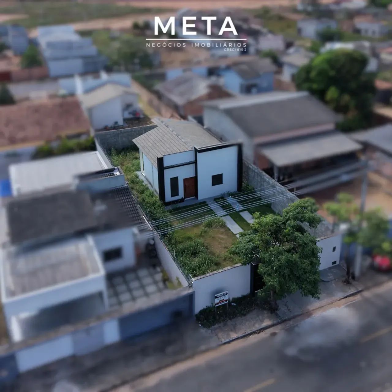 VENDE-SE CASA DE EXCELENTE PADRÃO NO BAIRRO CIDADE SATÉLITE
